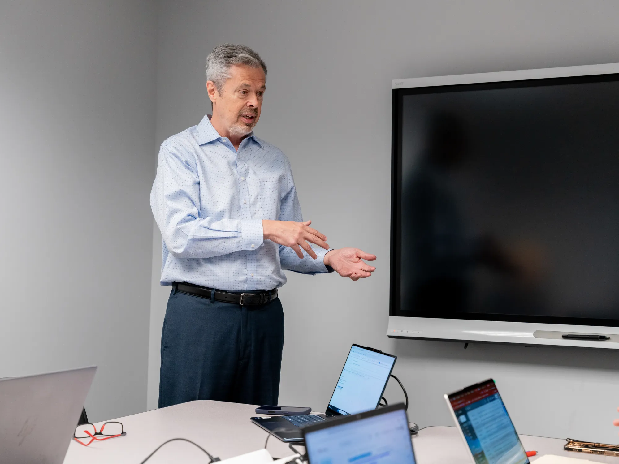 Tim leading financial discussion